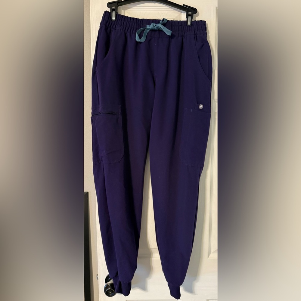 FIGS Womens Uman Relaxed Jogger Scrub Pants size Small Purple Jam